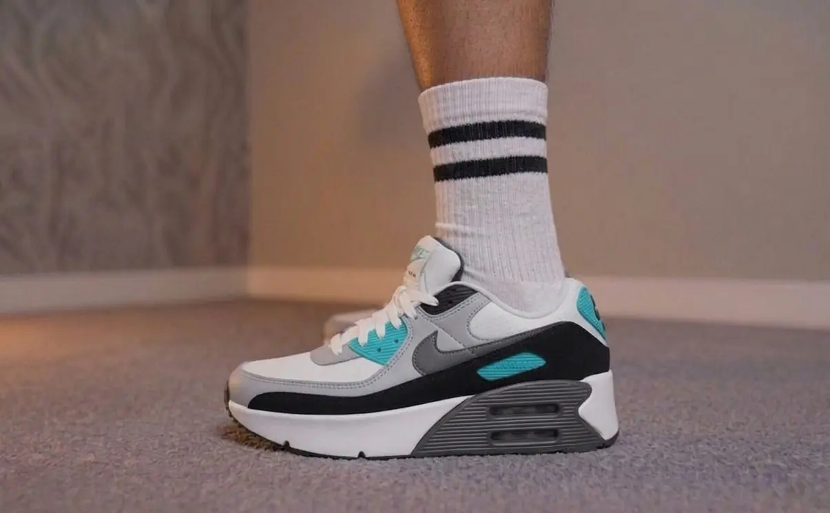Nike Air Max 90 LV8-Sizing